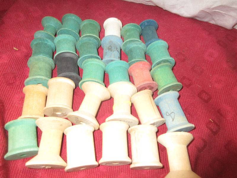 30 WOODEN THREAD SPOOLS