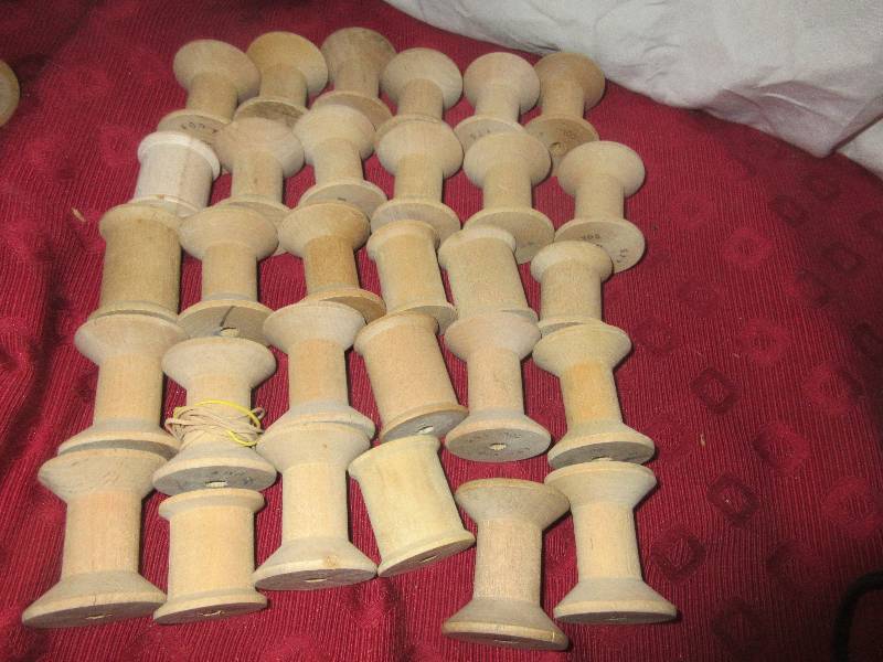 30 WOODEN THREAD SPOOLS