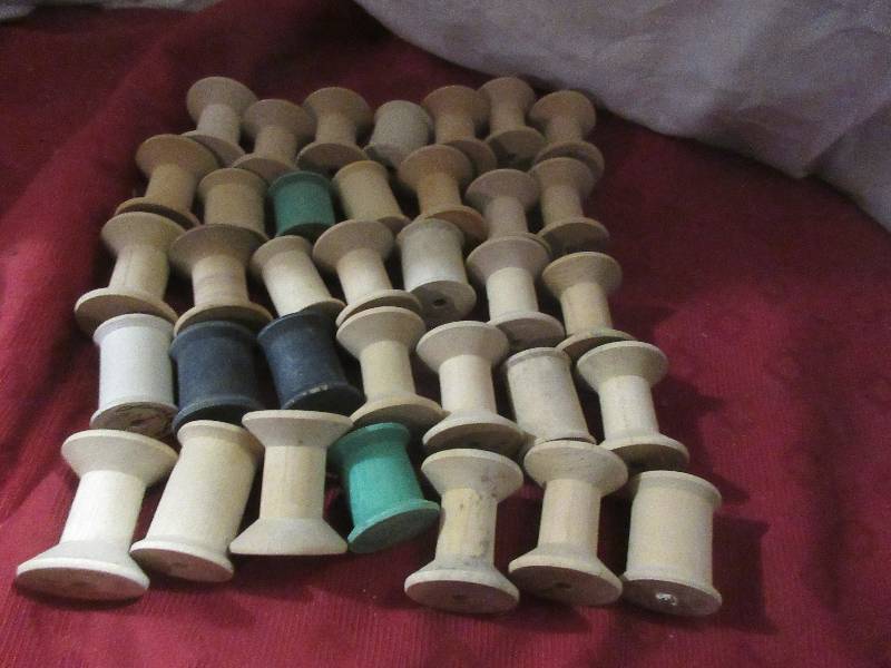 35 WOODEN THREAD SPOOLS VINTAGE