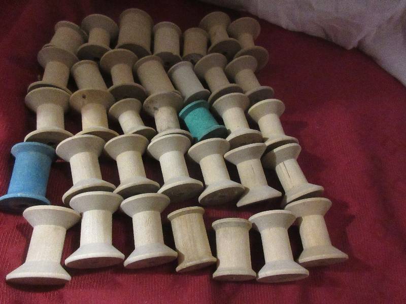 35 WOODEN THREAD SPOOLS VINTAGE