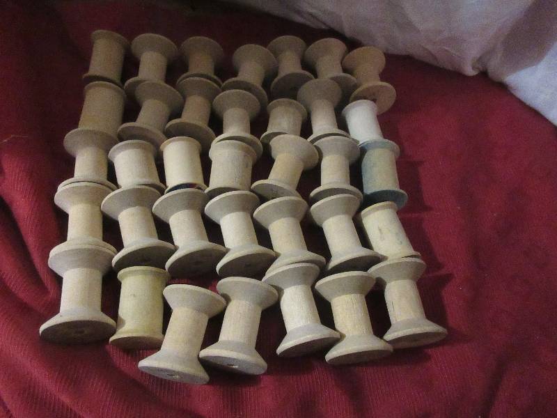 35 WOODEN THREAD SPOOLS VINTAGE