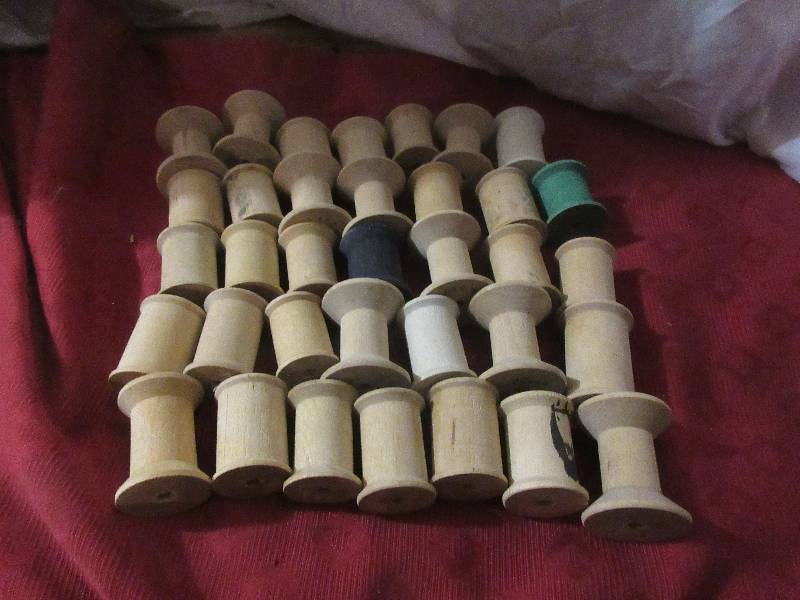 35 WOODEN THREAD SPOOLS VINTAGE