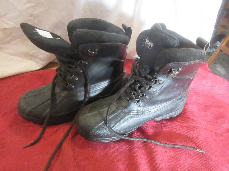 SIZE 7 THINSULATE BOOTS