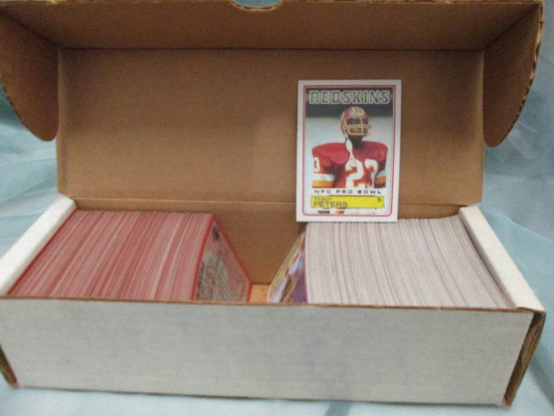 Topps Football 1984 #1- #396 appear...