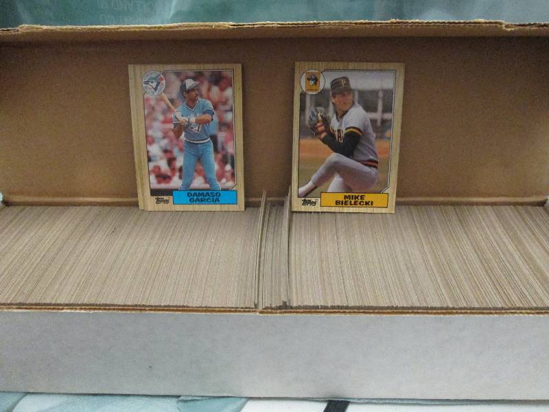 Topps Baseball 1987 #1- #792 appear...