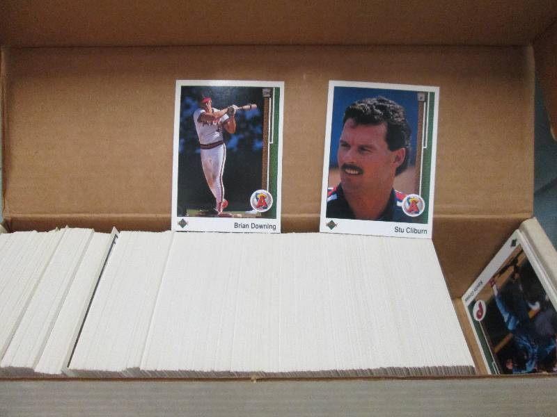 Upper Deck Baseball 1989 appears to...