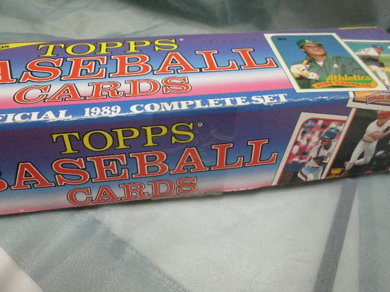 Topps Baseball Cards 1989 appears t...
