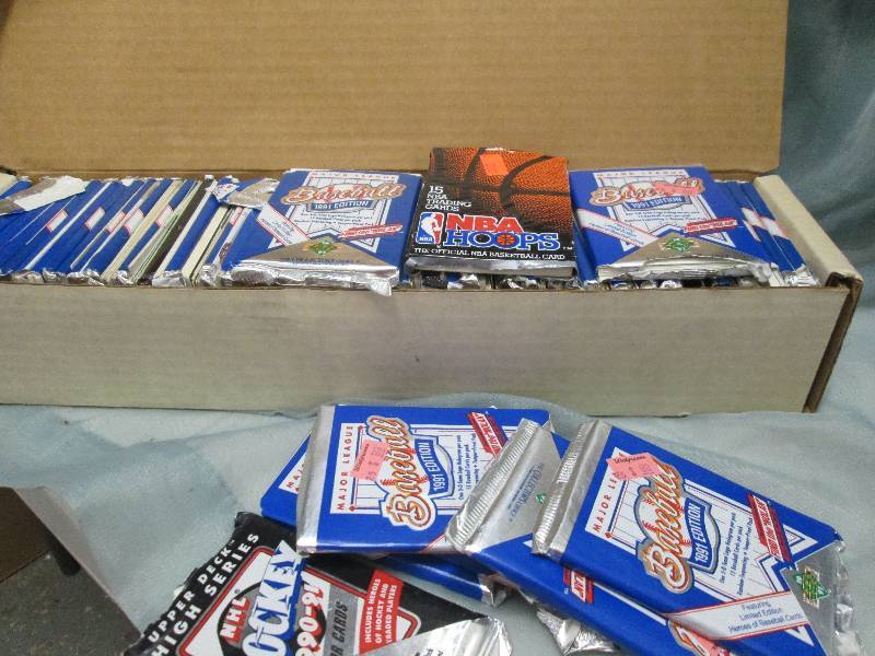50 open packs of Baseball cards Maj...