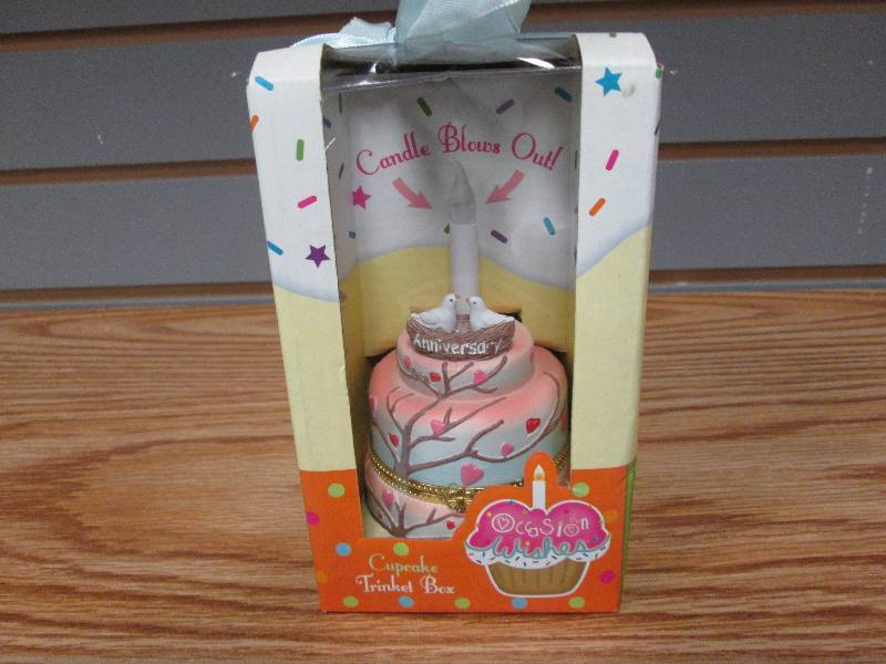Anniversary trinket box Retail $9.9...