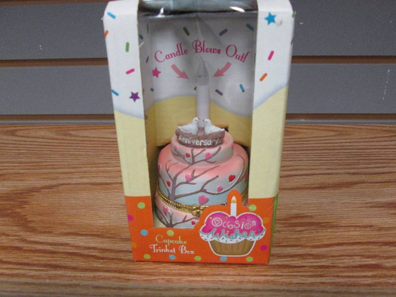 Anniversary trinket box Retail $9.9...