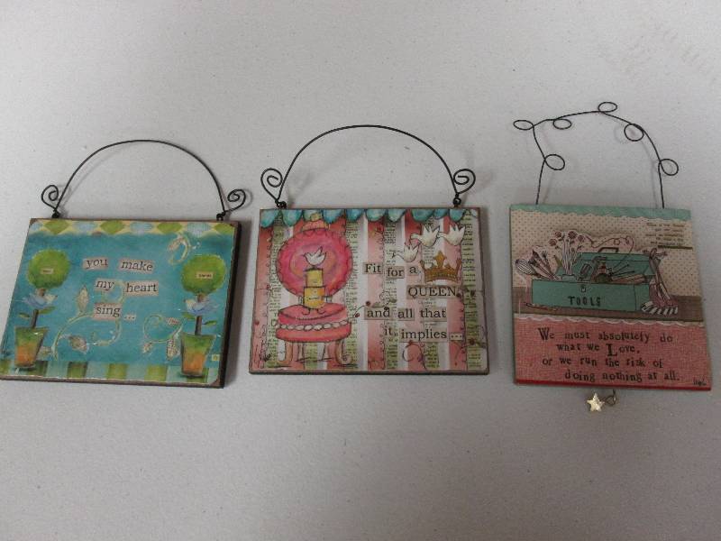 Lot of 3 Small Demdaco wall plaques...