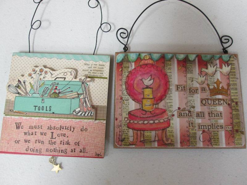Lot of 2 Small Demdaco wall plaques...