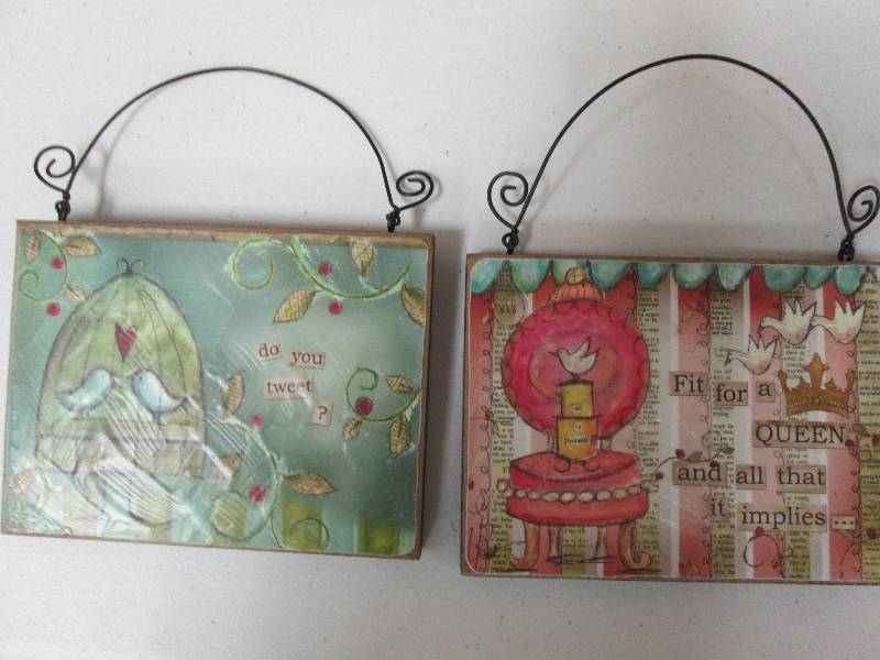 Lot of 2 Small Demdaco wall plaques...