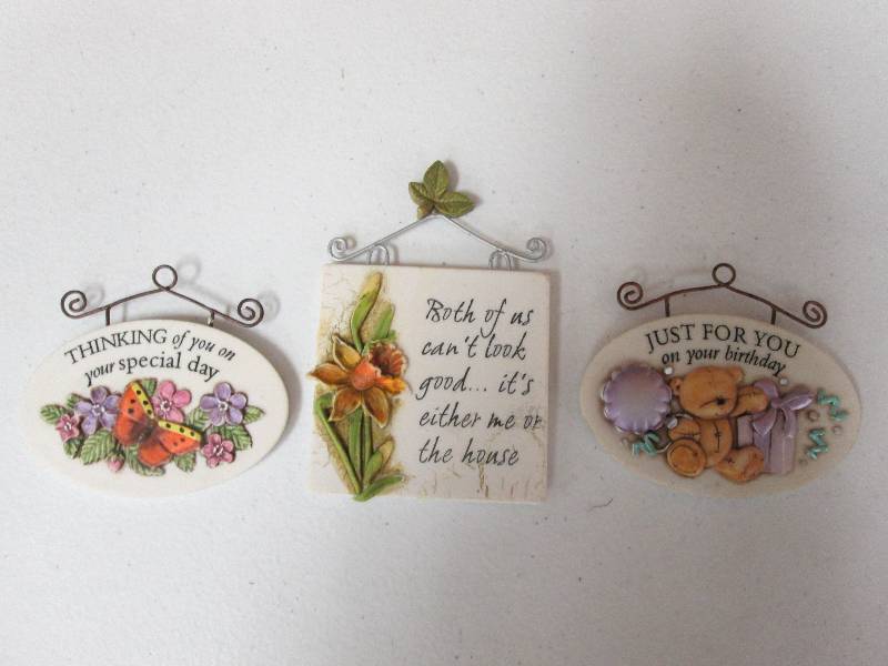 Lot of 3 miniature wall plaques...