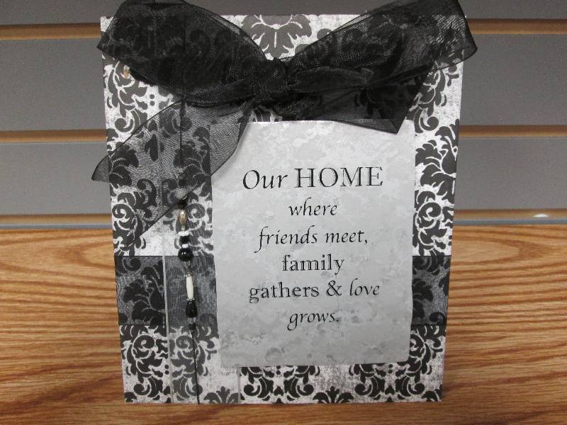 Home themed stand up decorative pla...