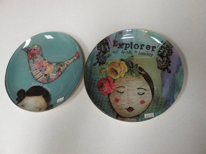 Lot of 2 9 inch Demdaco decoratvie...