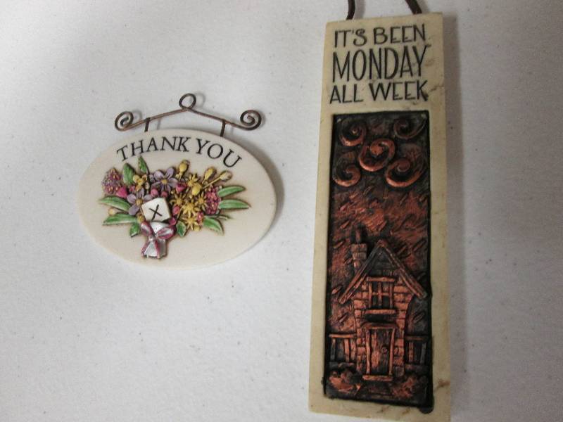Lot of 2 assorted mini plaques...