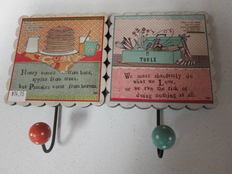 Lot of 2 small plaques Retail $14.9...