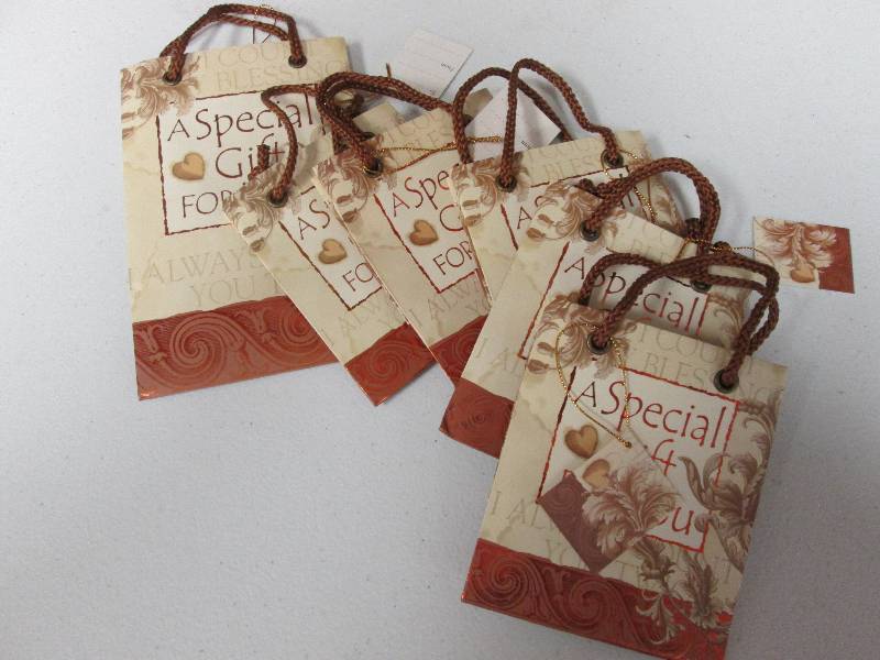 Lot of 6 small gift bags...