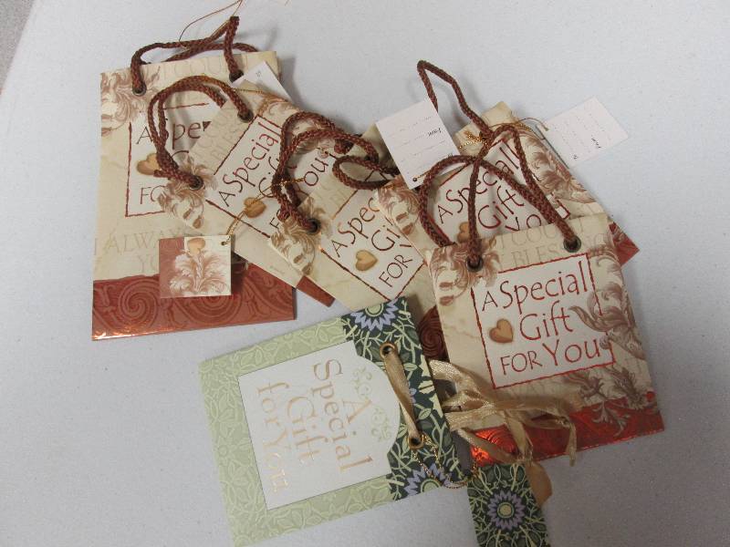 Lot of 6 small gift bags...