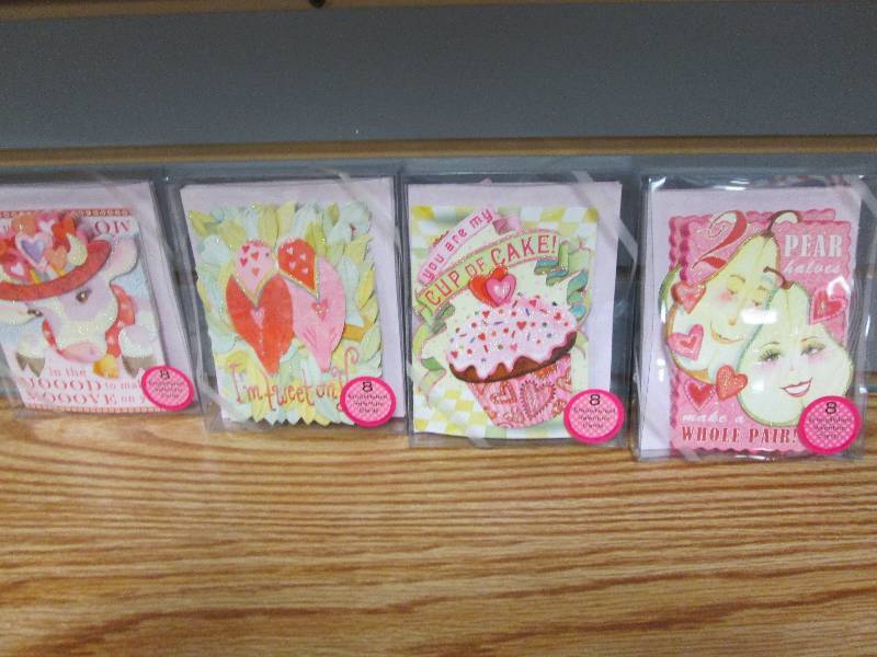 Lot of 4 assorted embellished Valen...
