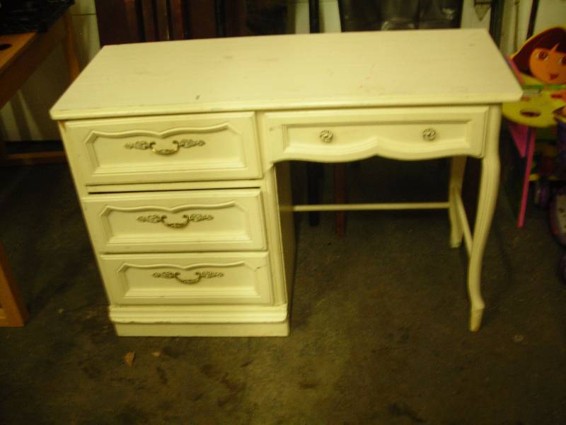 4-Drawer Victorian Style Desk (18x44x30)