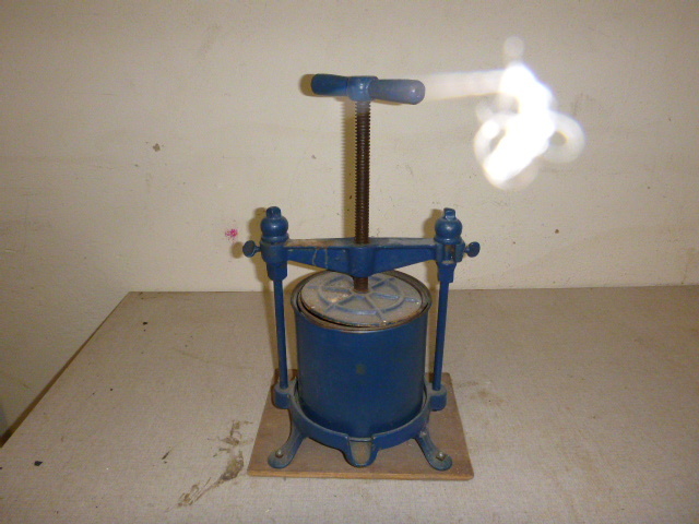 lot 18 image: Vintage Apple Press