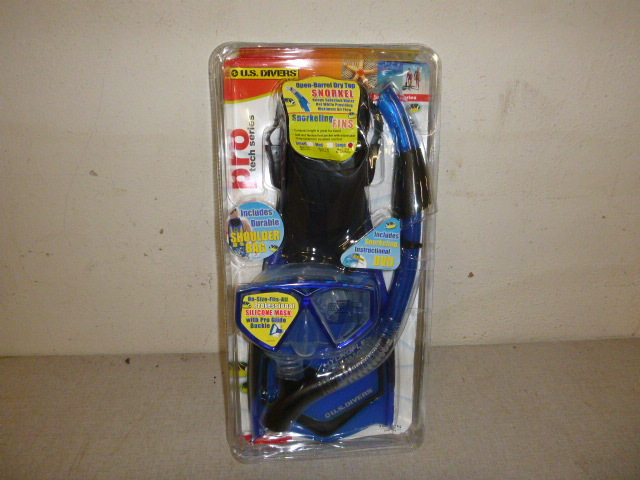 lot 25 image: New U.S. Divers Pro Tech Series Snorkel Fin Mask and Shoulder Bag