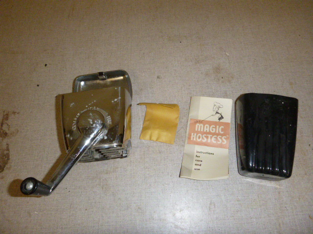 lot 26 image: Vintage Magic Hostess Ice Crusher