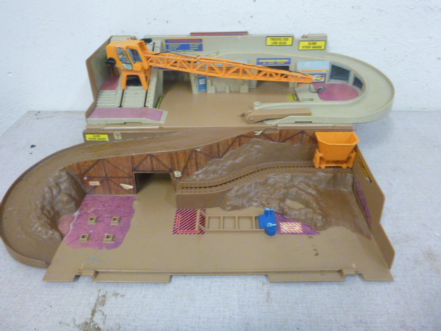 lot 31 image: Hot Wheels Play Station