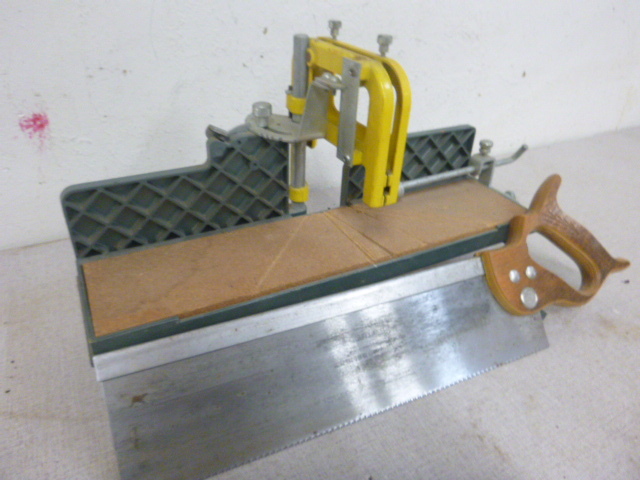 lot 32 image: Mitre Saw
