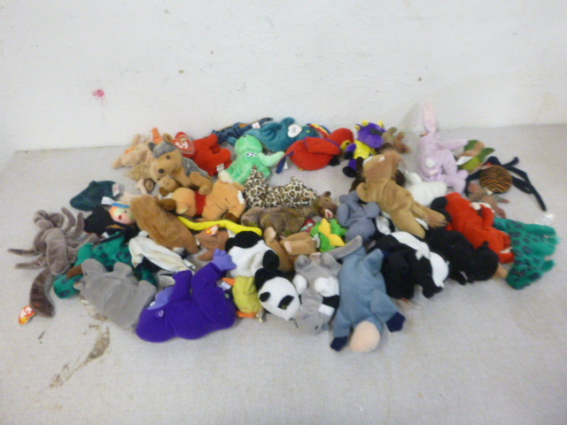 lot 60 image: Large Lot of Beanie Babies
