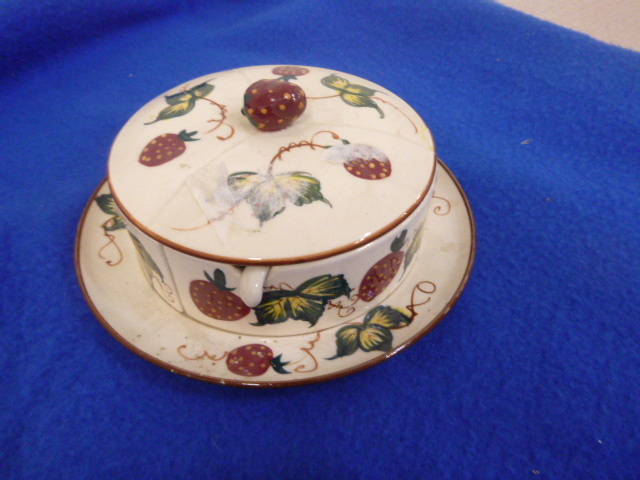 lot 89 image: Condiment Dish