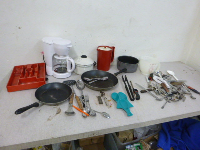 lot 129 image: Miscellaneous Kitchenware