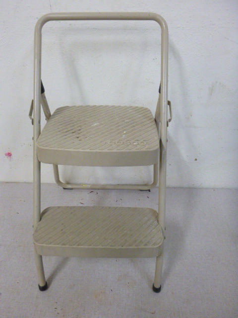 lot 132 image: Cosco Step Stool