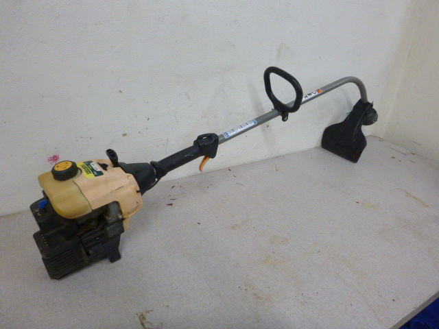 lot 135 image: Yard-Man YM400 Weed Whip