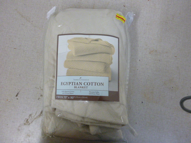 lot 141 image: Home Classic Egyptian Cotton Blanket