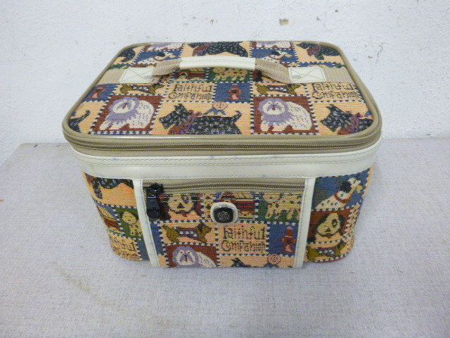 lot 158 image: Travel Make-Up Case