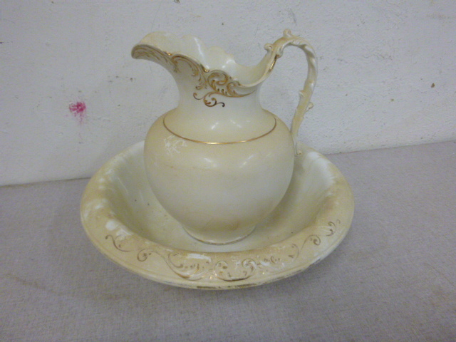 lot 172 image: Pitcher and Wash Basin
