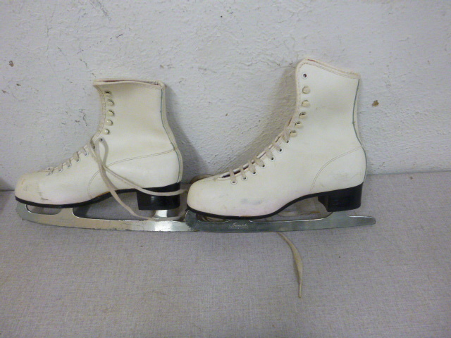 lot 185 image: Figure Skates