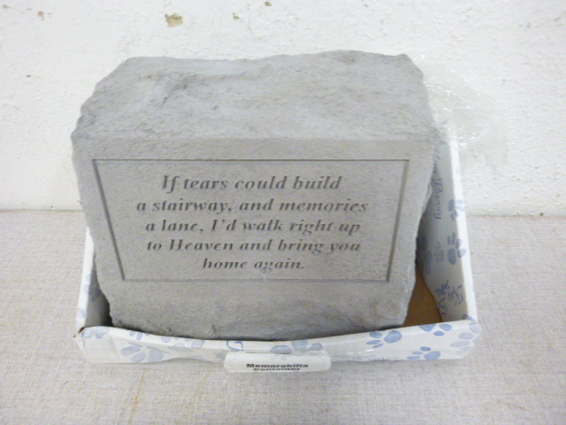 lot 186 image: Kay Berry Memorabilia Container Rock
