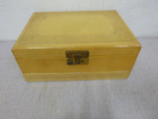 lot 187 image: Jewelry Box
