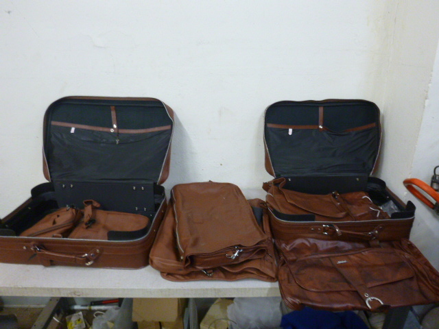 lot 191 image: 2 Suitcases