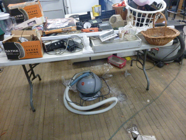 lot 206 image: Large Lot of Miscellaneous Items