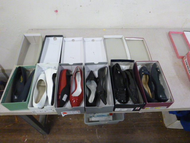 lot 217 image: 6 Pair of Womens Shoes