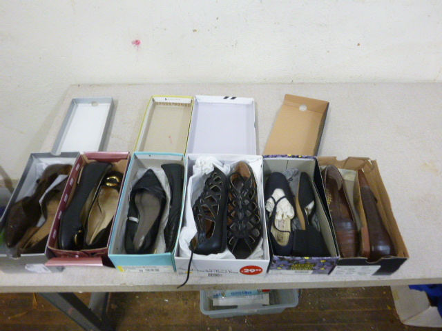 lot 221 image: 6 Pair of Womens Shoes