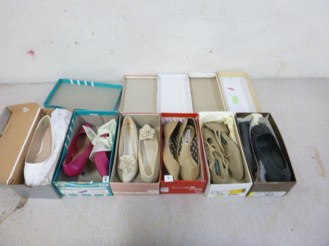lot 223 image: 6 Pair of Womens Shoes