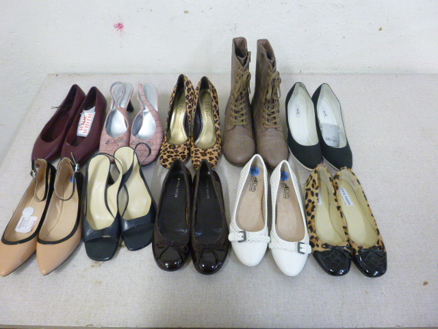 lot 228 image: 10 Pair of Womens Shoes