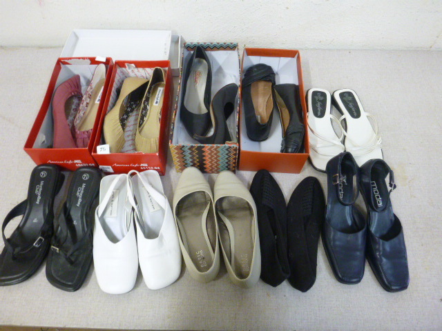 lot 230 image: 10 Pair of Womens Shoes
