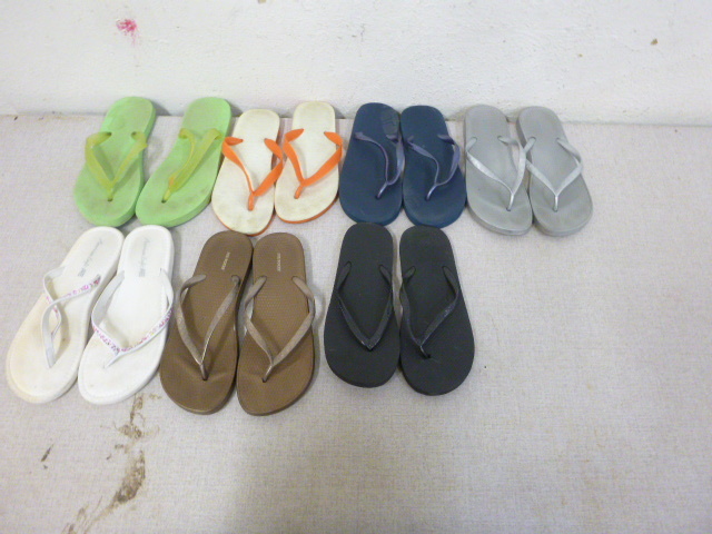 lot 233 image: Miscellaneous Flip Flops